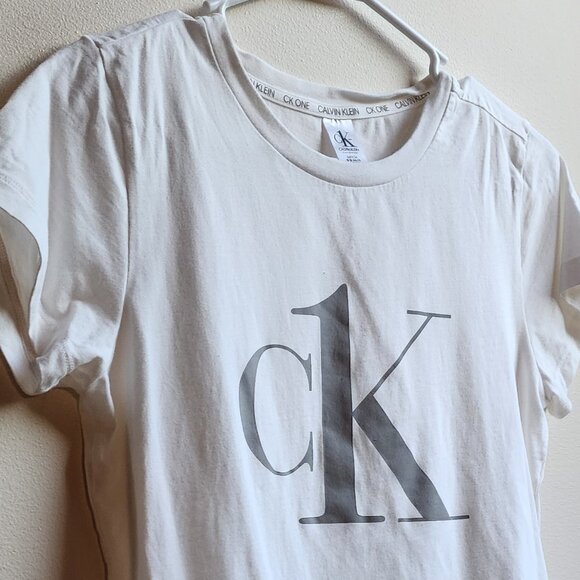 Calvin Klein White Cropped Logo T-Shirt Size Small - Picture 2 of 12